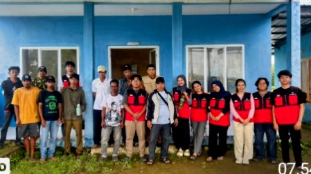 Mahasiswa KKN-T Unhas Gel. 115  di Tunikamaseang Maros, Sosialisasikan Pembuatan Pestisida Nabati dari Ekstrak Daun Pepaya