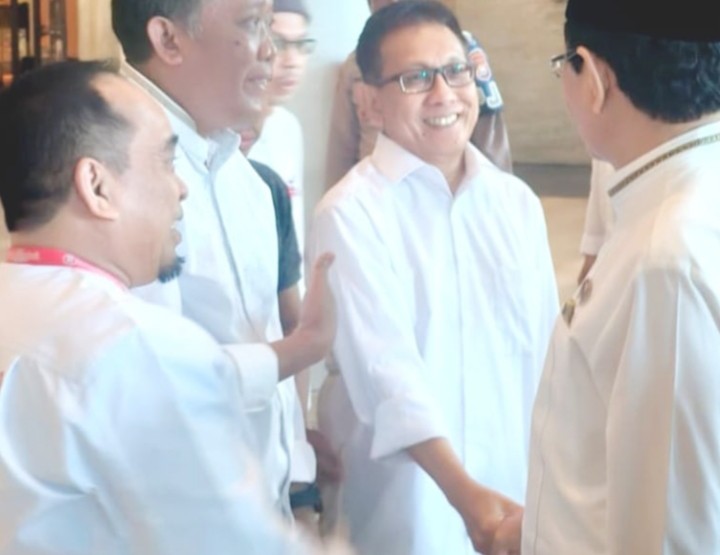 Di Balik Pelukan Hangat Menteri Agama untuk Ketua PWI Sulsel Terpilih di Makassar