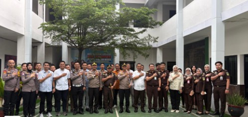 Kapolres Maros  Bawa Serta Pejabat dan Penyidiknya Hadiri Coffee Morning Kejari, Perkuat Sinergi Penegakan Hukum